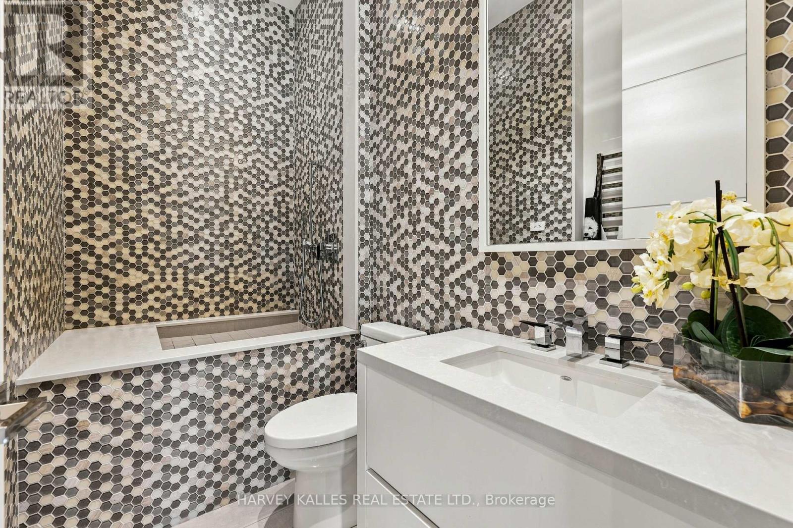 126 Sandringham Drive, Toronto, Ontario  M3H 1E3 - Photo 23 - C13787138