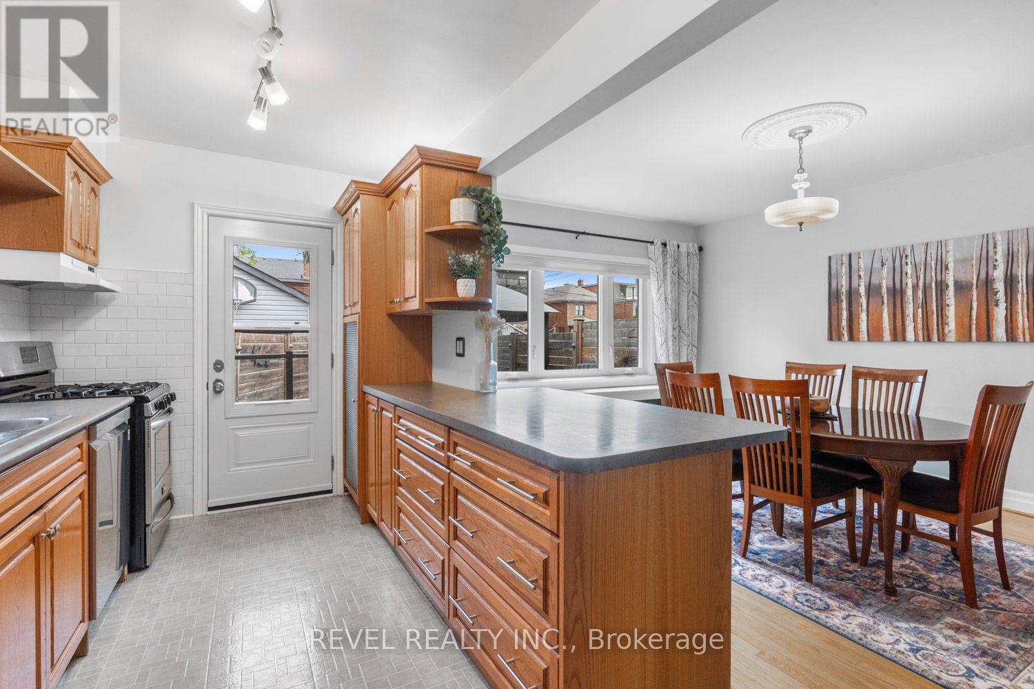 165 Northcliffe Boulevard, Toronto, Ontario  M6E 3K5 - Photo 10 - C13787214