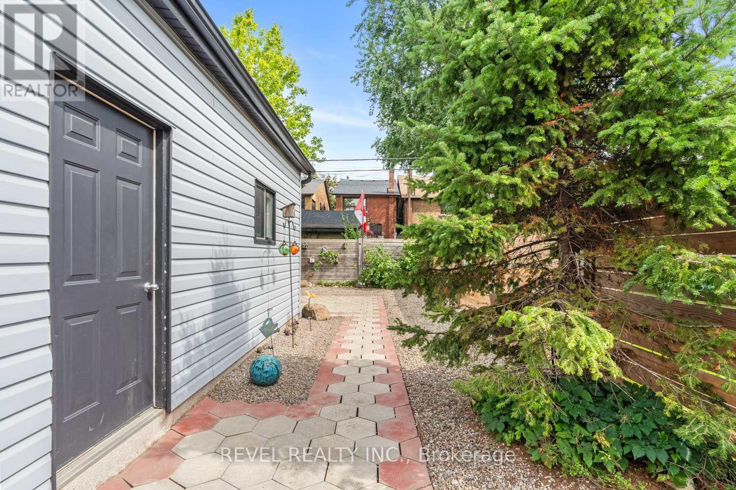 165 Northcliffe Boulevard, Toronto, Ontario  M6E 3K5 - Photo 35 - C13787214