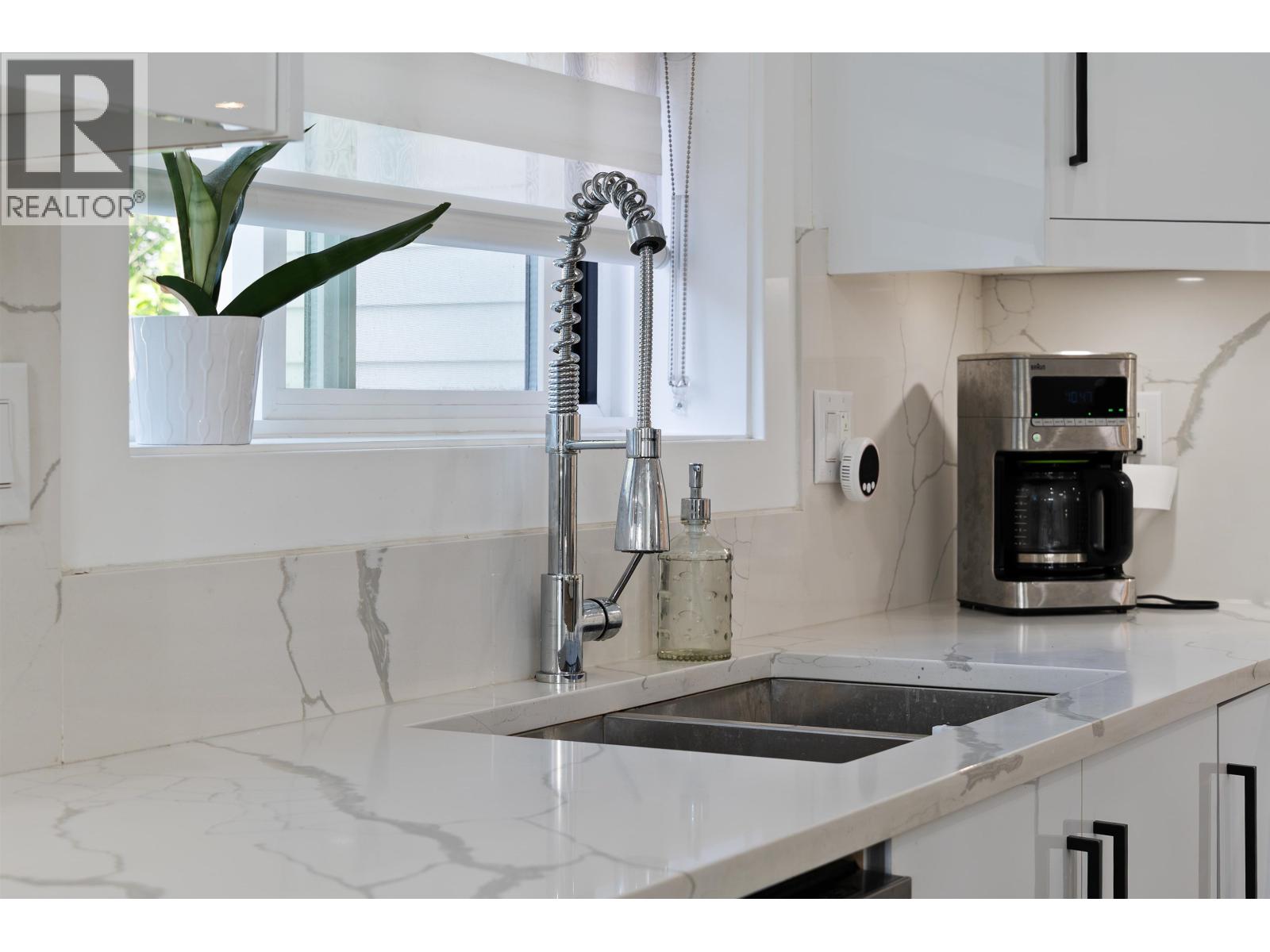 1131 E 23rd Avenue, Vancouver, British Columbia  V5V 1Y8 - Photo 12 - R3165686