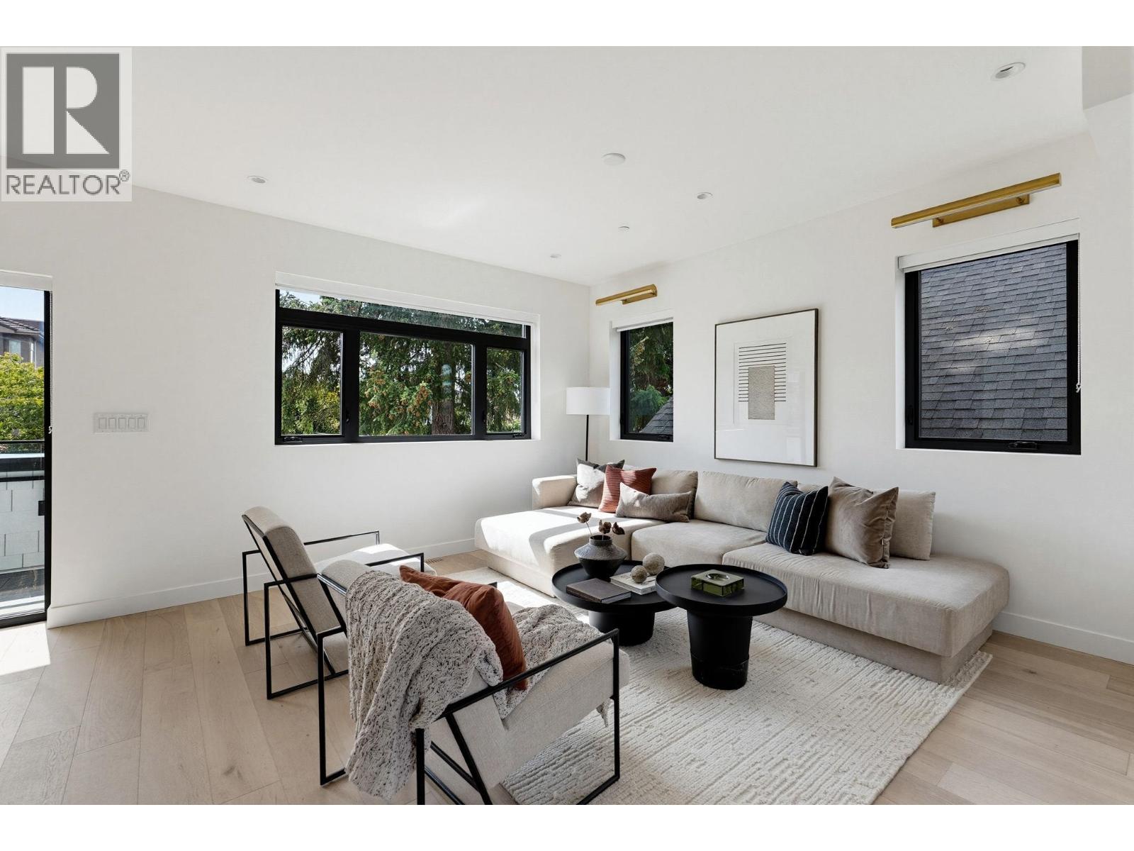 635 E 22nd Avenue, Vancouver, British Columbia  V5V 1V3 - Photo 3 - R3165647