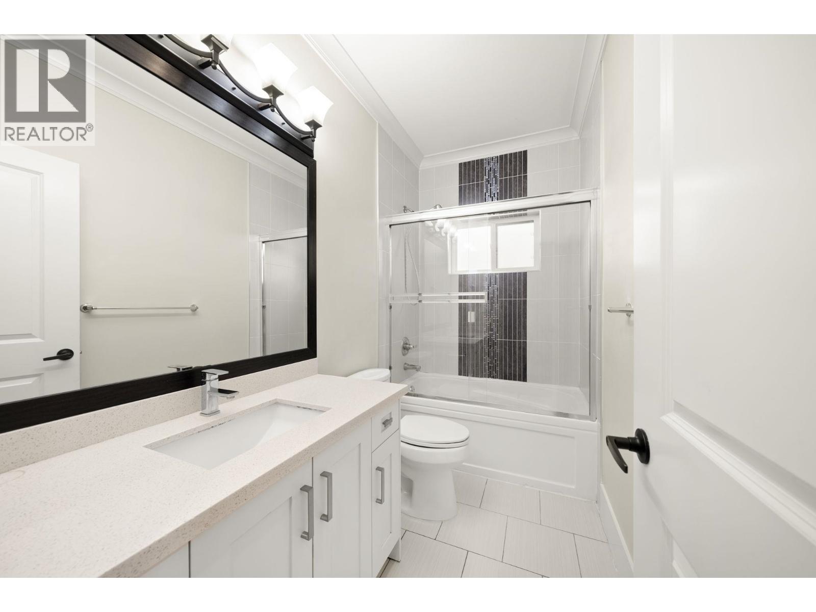 7028 Broadway, Burnaby, British Columbia  V5A 1R8 - Photo 30 - R3165648