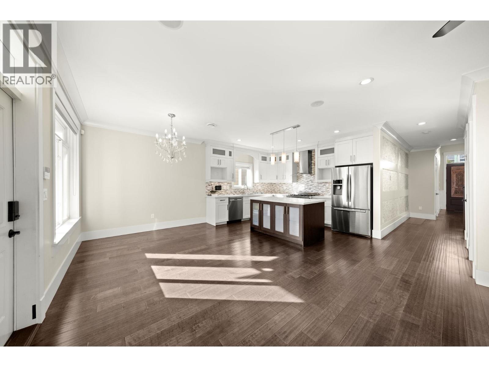 7028 Broadway, Burnaby, British Columbia  V5A 1R8 - Photo 4 - R3165648