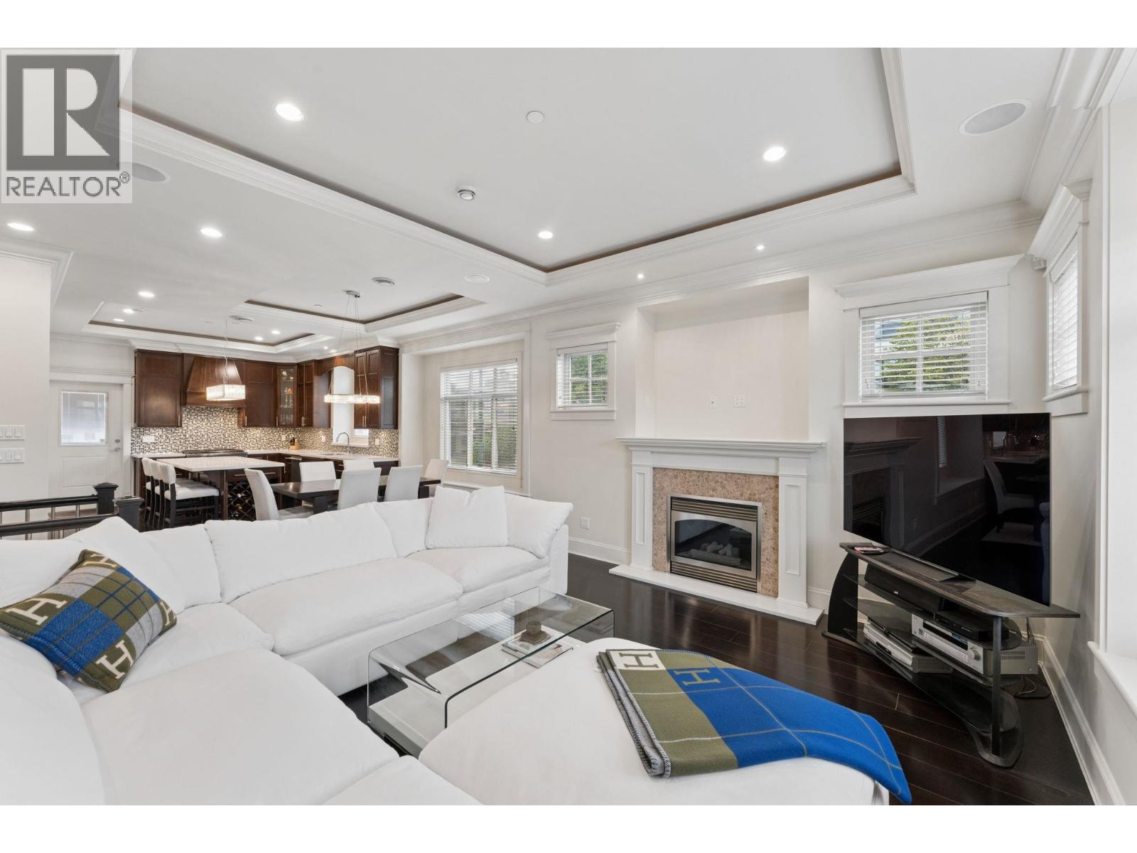 4898 Quebec Street, Vancouver, British Columbia  V5V 3M3 - Photo 2 - R3165650