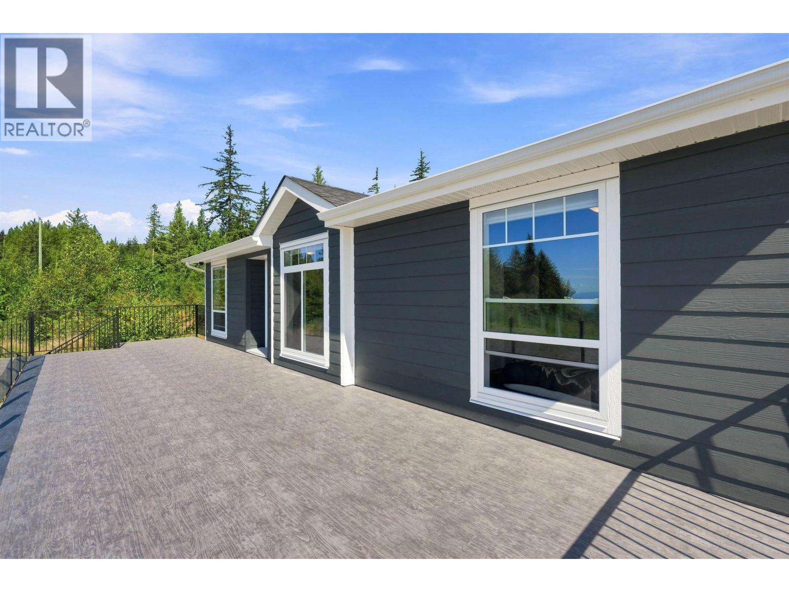 1846 Harman Road, Roberts Creek, British Columbia  V0N 2W5 - Photo 2 - R3165688