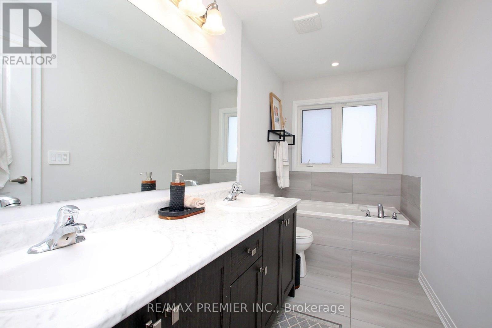 18 Landolfi Way, Bradford West Gwillimbury (Bradford), Ontario  L3Z 4L6 - Photo 23 - N13787078