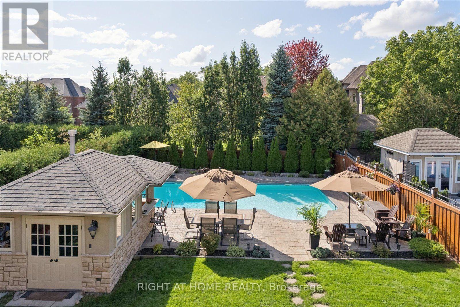 12 Roderick Court, Richmond Hill, Ontario  L4E 0B4 - Photo 3 - N13787174