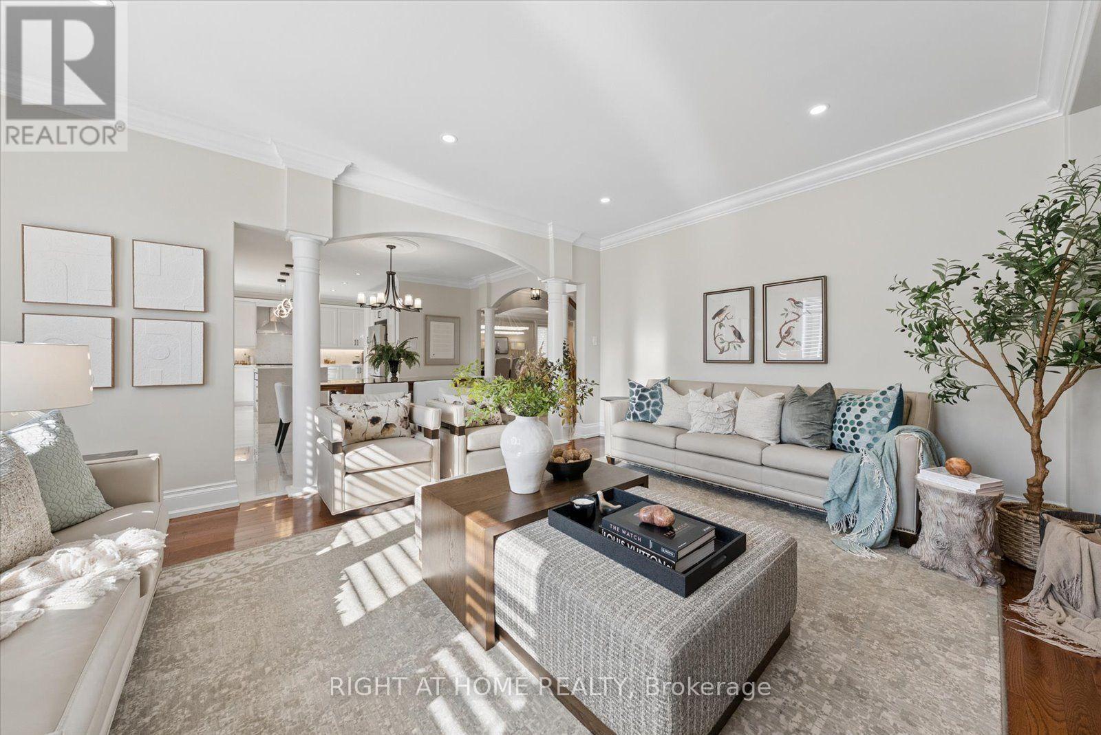 12 Roderick Court, Richmond Hill, Ontario  L4E 0B4 - Photo 4 - N13787174
