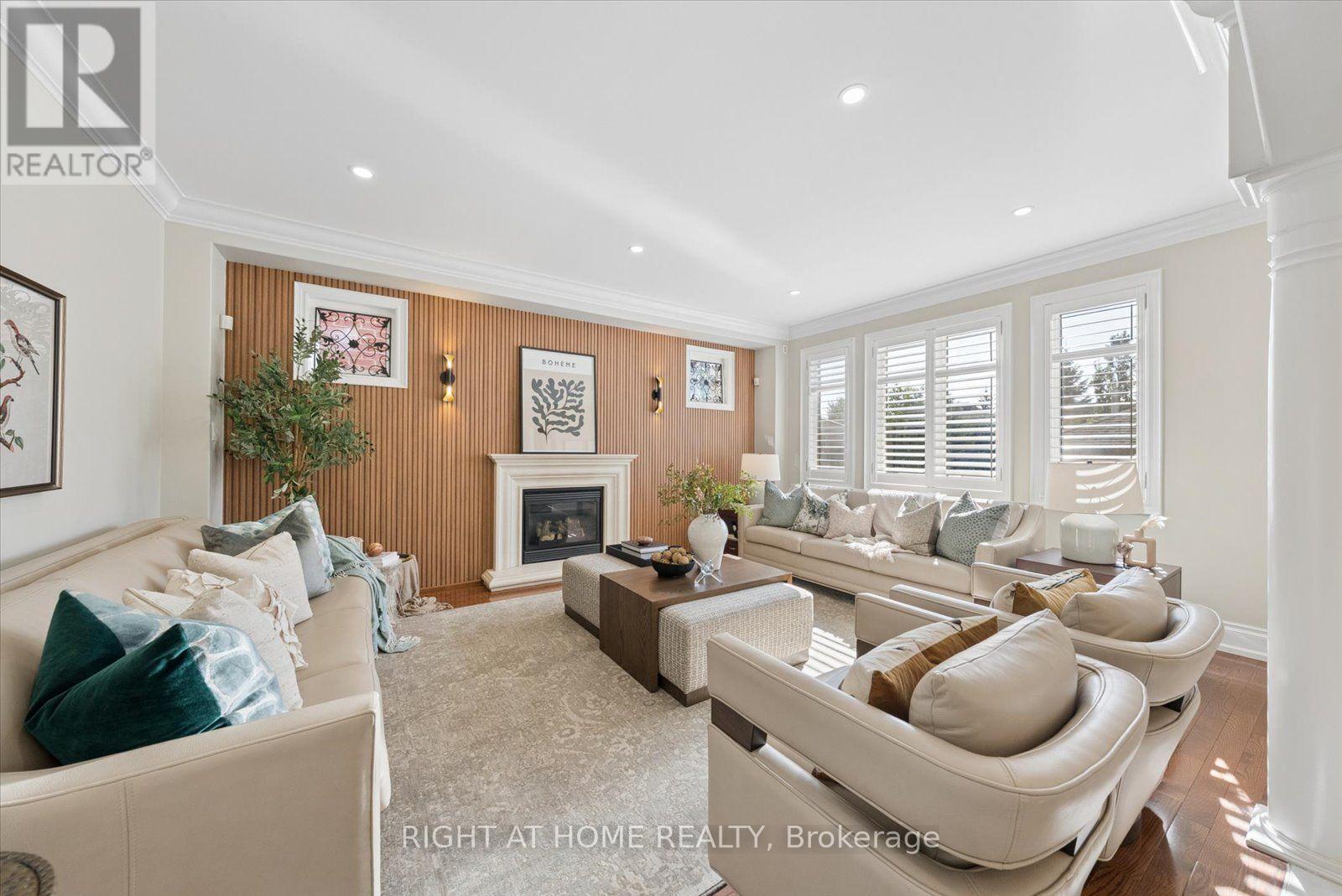 12 Roderick Court, Richmond Hill, Ontario  L4E 0B4 - Photo 6 - N13787174