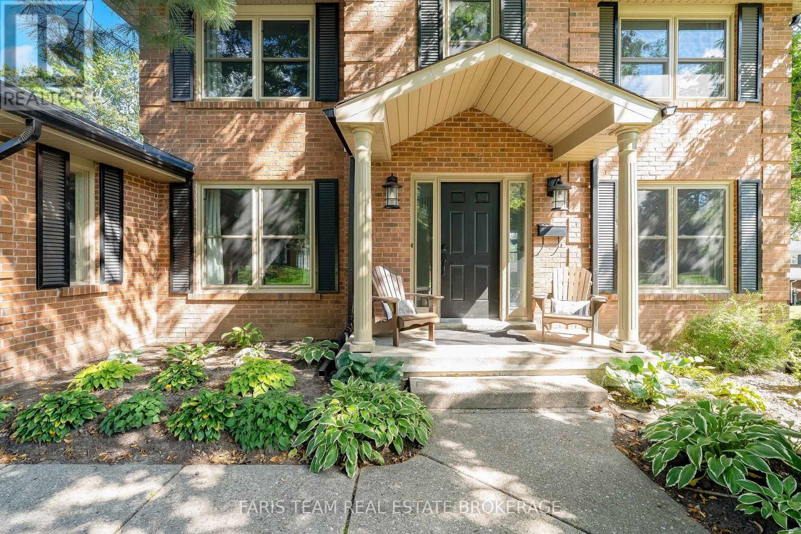 1 Susan Place, Barrie (Sunnidale), Ontario  L4N 5P3 - Photo 4 - S13787116