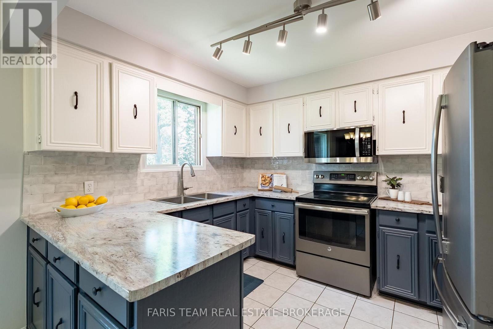 1 Susan Place, Barrie (Sunnidale), Ontario  L4N 5P3 - Photo 5 - S13787116