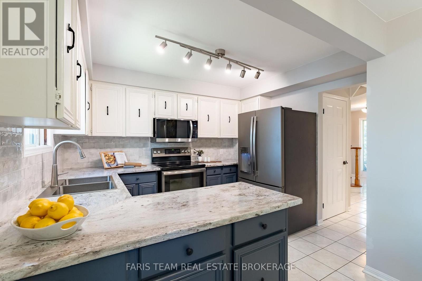 1 Susan Place, Barrie (Sunnidale), Ontario  L4N 5P3 - Photo 6 - S13787116