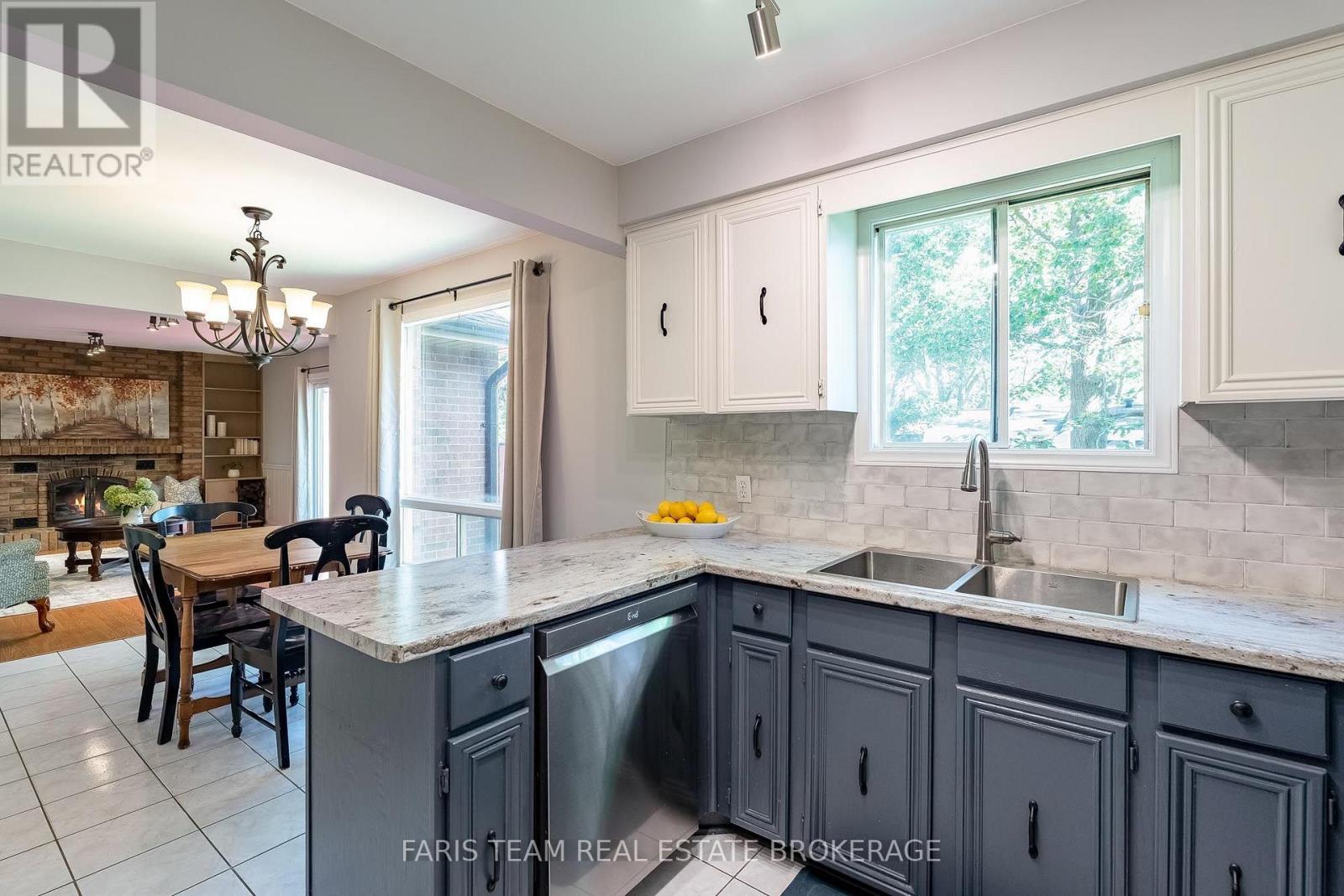 1 Susan Place, Barrie (Sunnidale), Ontario  L4N 5P3 - Photo 8 - S13787116