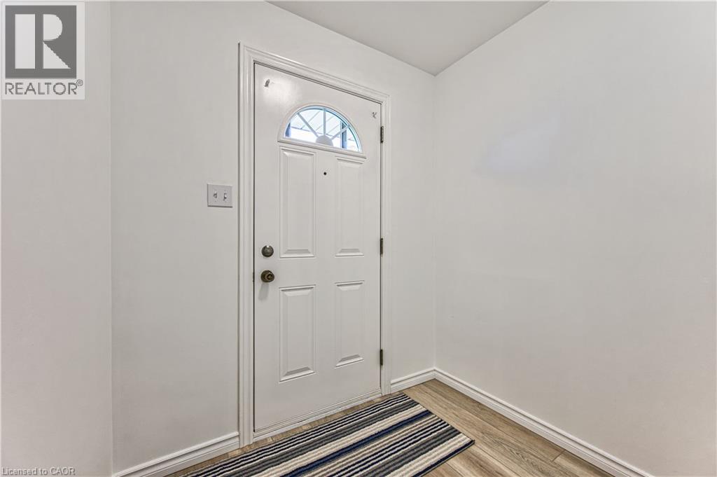 21 Vicmount Drive, Kitchener, Ontario  N2M 2A2 - Photo 4 - 40863171