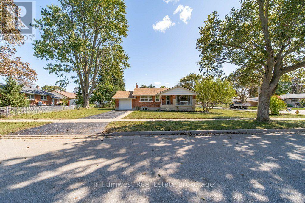 18 MAYWOOD ROAD, Waterloo, Ontario