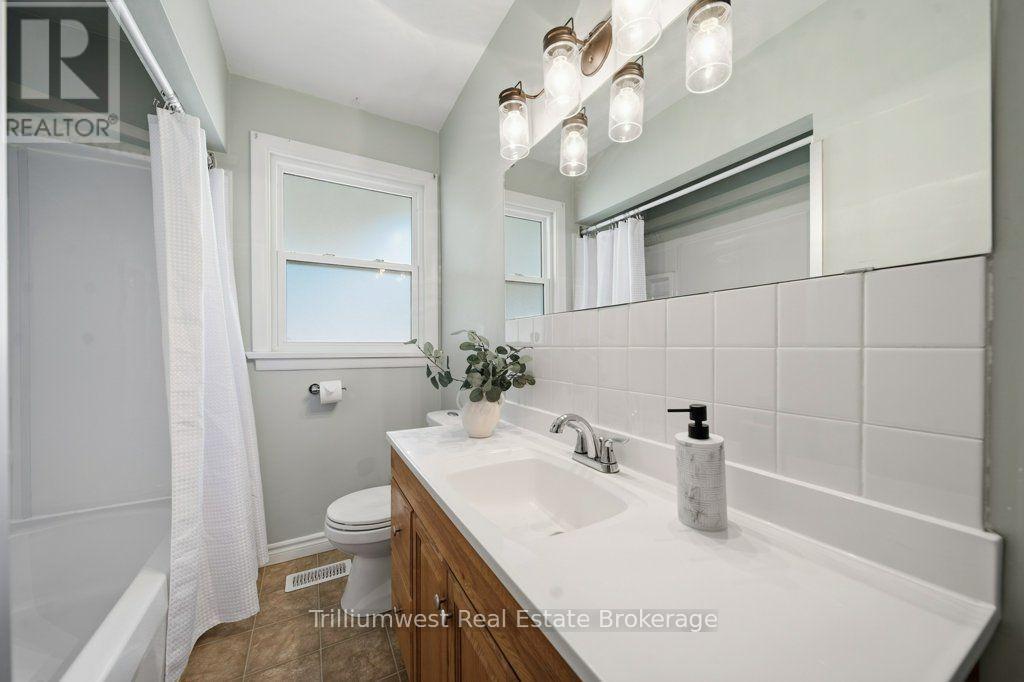 18 Maywood Road, Waterloo, Ontario N2C 2A3 - Photo 23 - X13787068