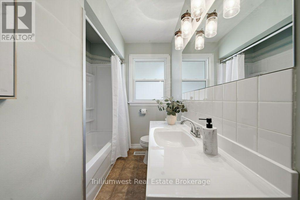 18 Maywood Road, Waterloo, Ontario N2C 2A3 - Photo 24 - X13787068