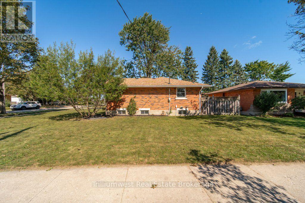 18 Maywood Road, Waterloo, Ontario N2C 2A3 - Photo 37 - X13787068