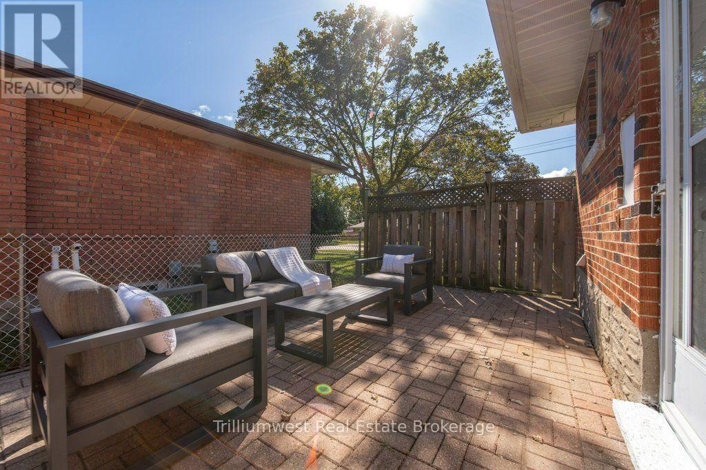 18 Maywood Road, Waterloo, Ontario N2C 2A3 - Photo 40 - X13787068