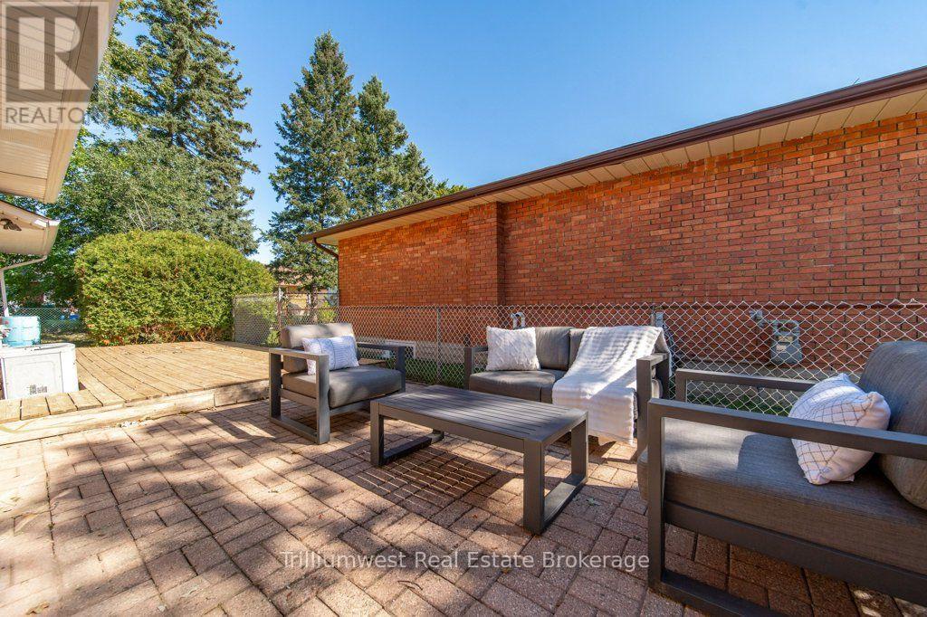 18 Maywood Road, Waterloo, Ontario N2C 2A3 - Photo 42 - X13787068