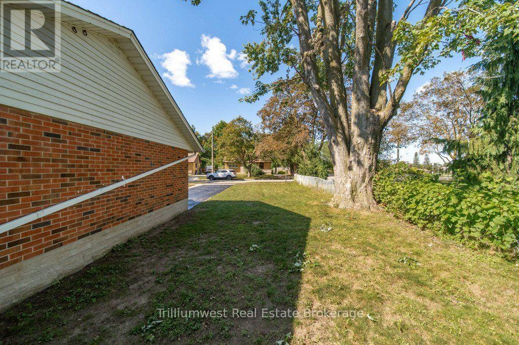 18 Maywood Road, Waterloo, Ontario N2C 2A3 - Photo 45 - X13787068