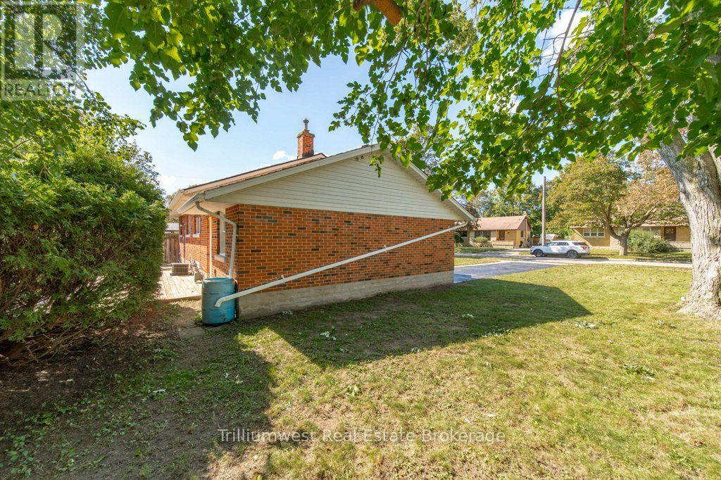 18 Maywood Road, Waterloo, Ontario N2C 2A3 - Photo 46 - X13787068