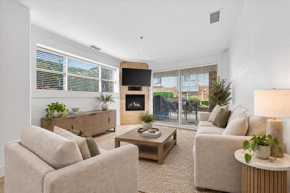 102 15164 Prospect Avenue, White Rock, British Columbia  V4B 3B9 - Photo 4 - R3165659