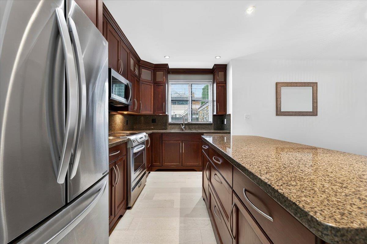 102 15164 Prospect Avenue, White Rock, British Columbia  V4B 3B9 - Photo 8 - R3165659