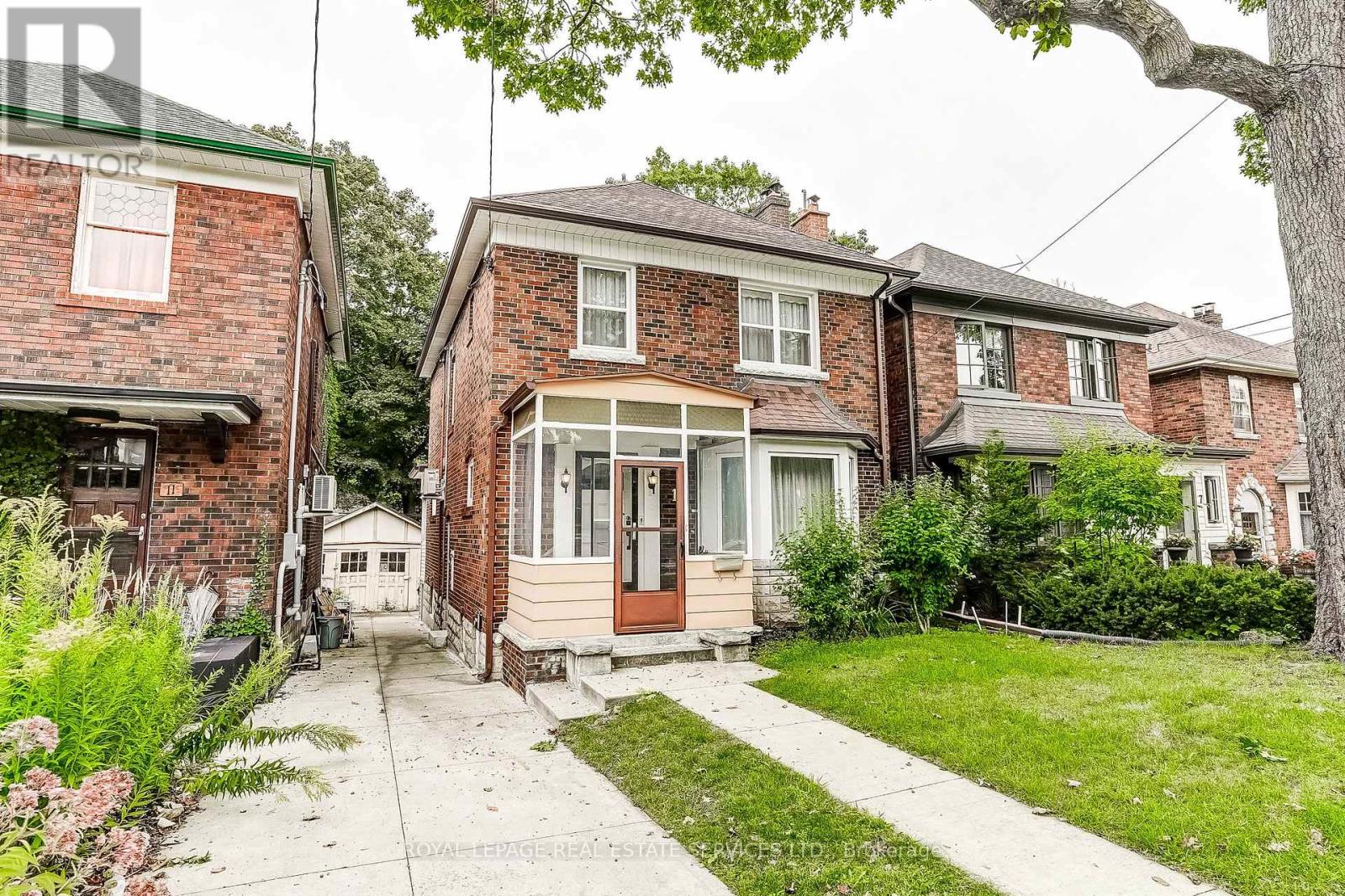 15 Oakview Avenue, Toronto, Ontario  M6P 3J3 - Photo 2 - W13787070