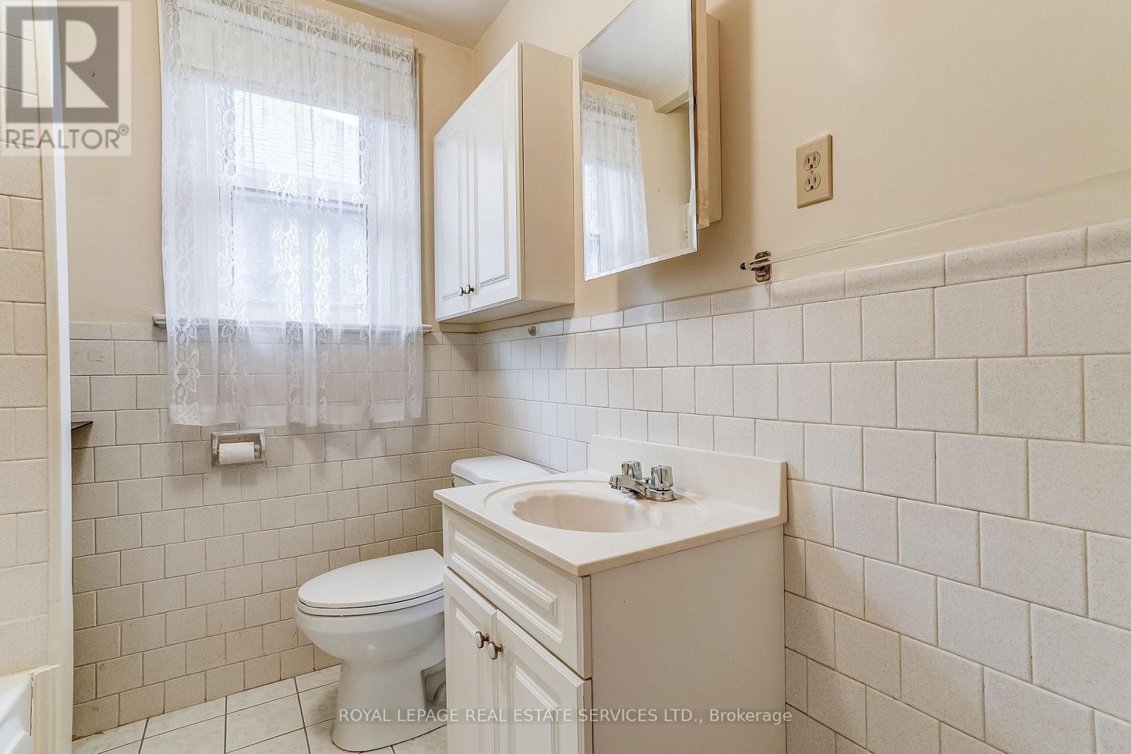 15 Oakview Avenue, Toronto, Ontario  M6P 3J3 - Photo 21 - W13787070