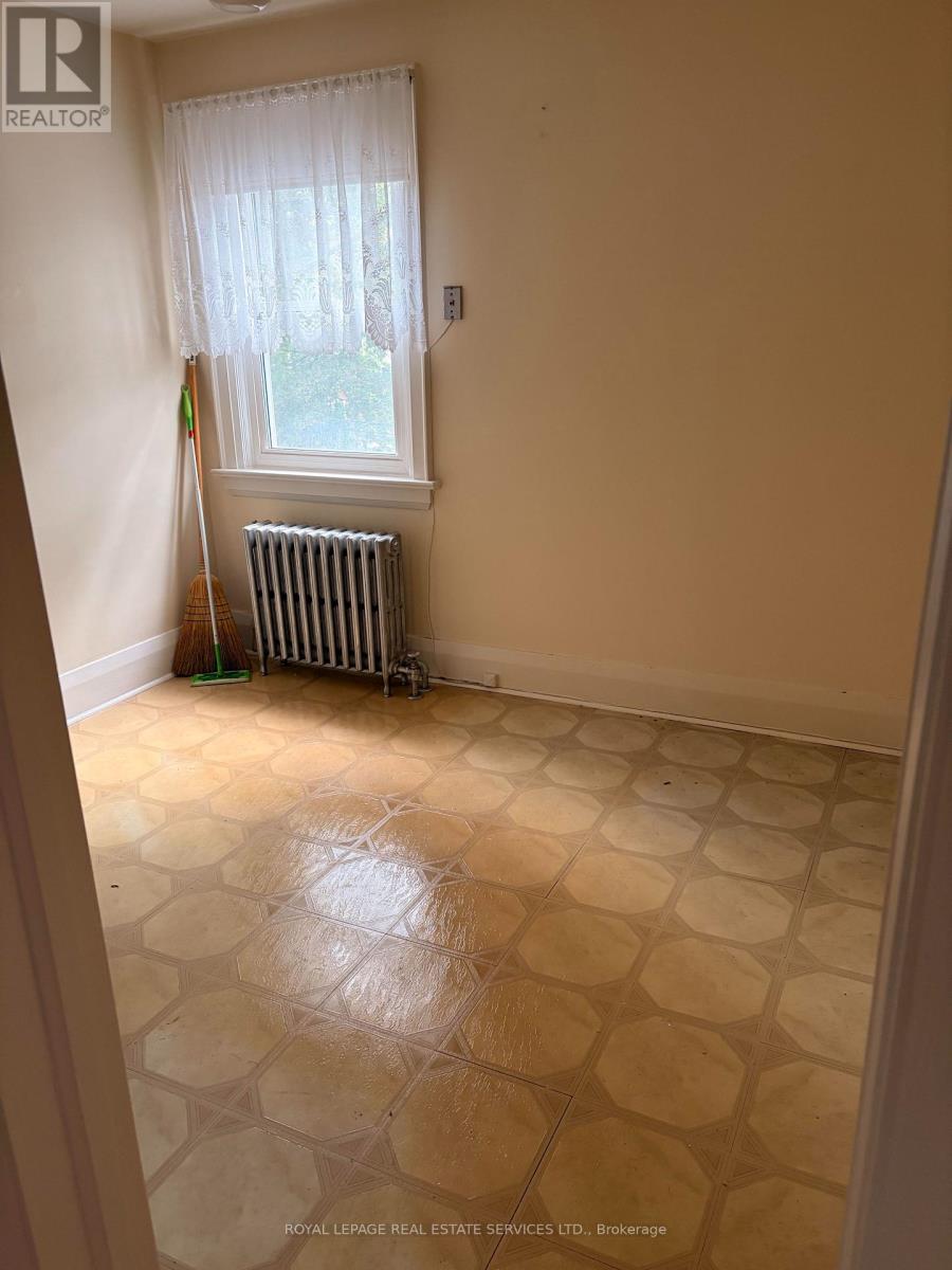 15 Oakview Avenue, Toronto, Ontario  M6P 3J3 - Photo 24 - W13787070