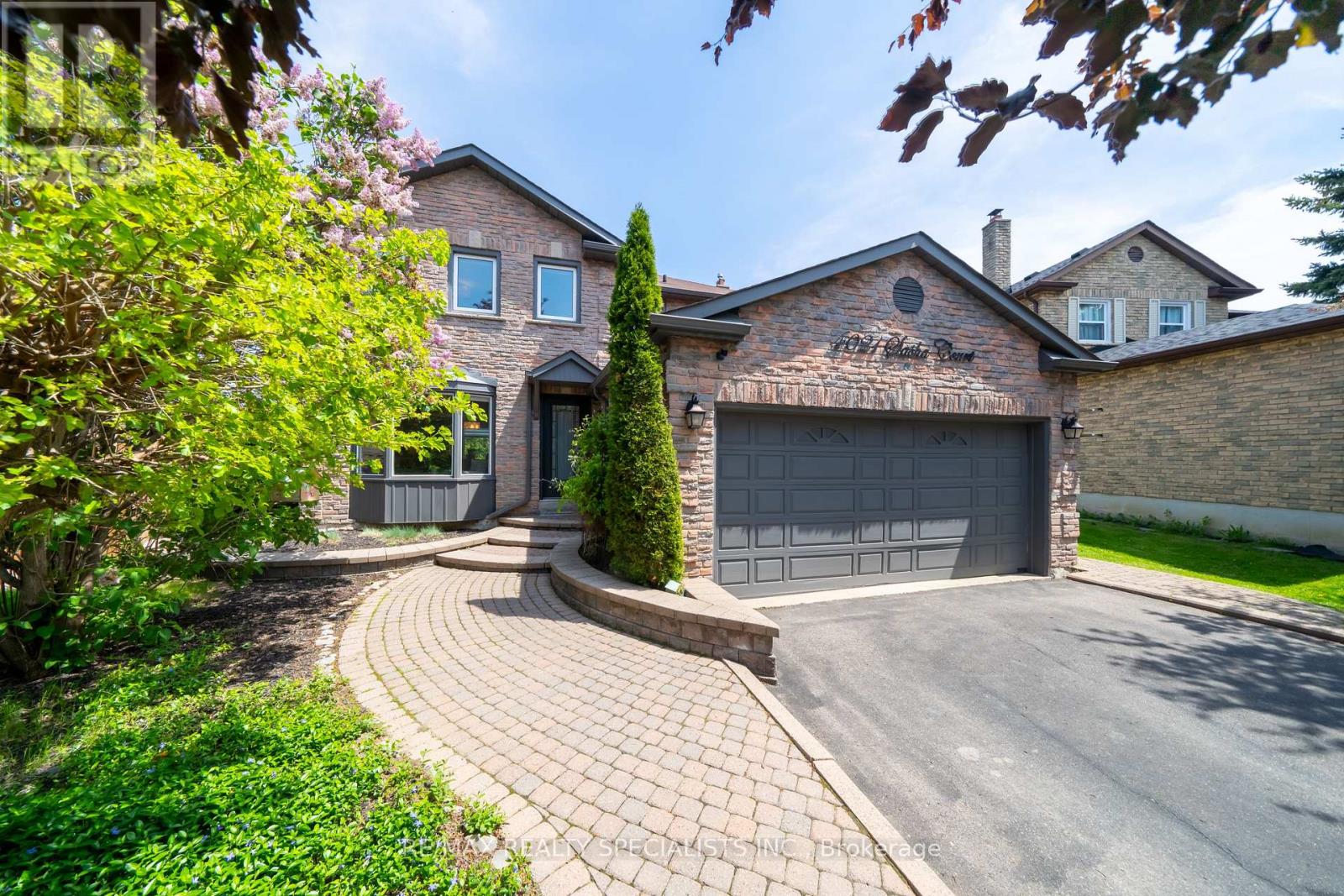 4021 Sasha Court, Mississauga, Ontario  L4W 3K9 - Photo 2 - W13787084