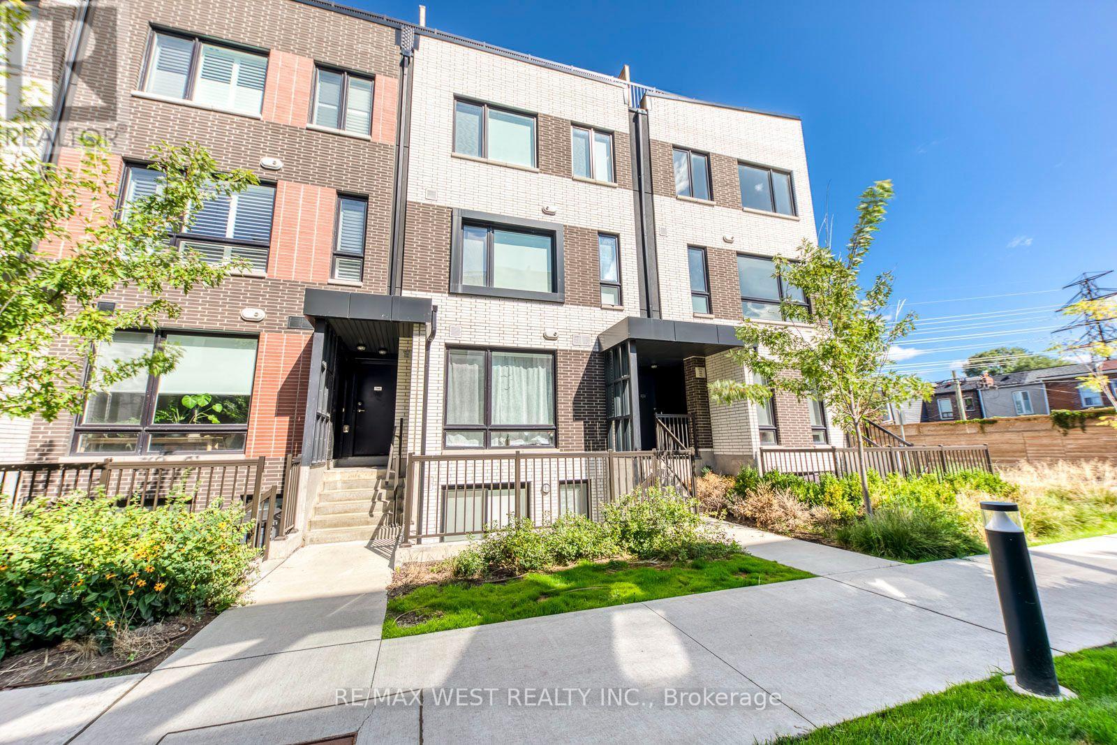 3 - 40 Ed Clark Gardens Boulevard, Toronto, Ontario  M6N 0B5 - Photo 2 - W13787204
