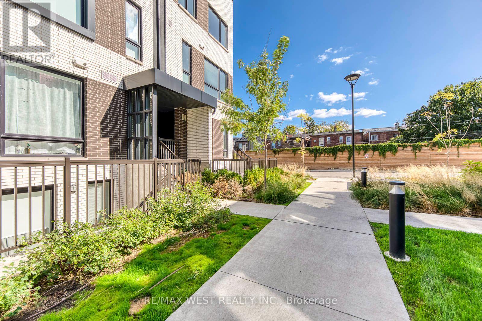 3 - 40 Ed Clark Gardens Boulevard, Toronto, Ontario  M6N 0B5 - Photo 3 - W13787204
