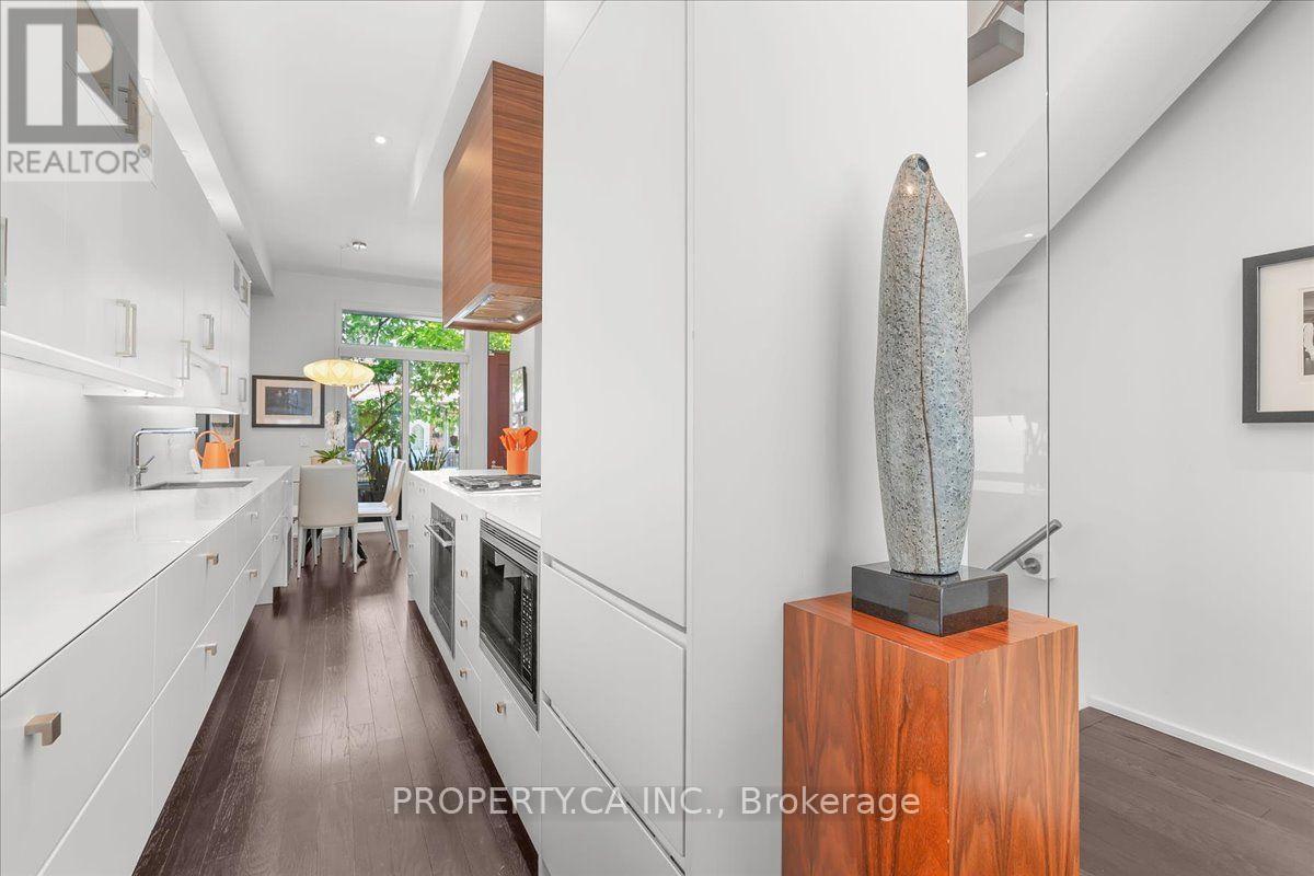 244 Manning Avenue, Toronto, Ontario  M6J 2K7 - Photo 9 - C13784566