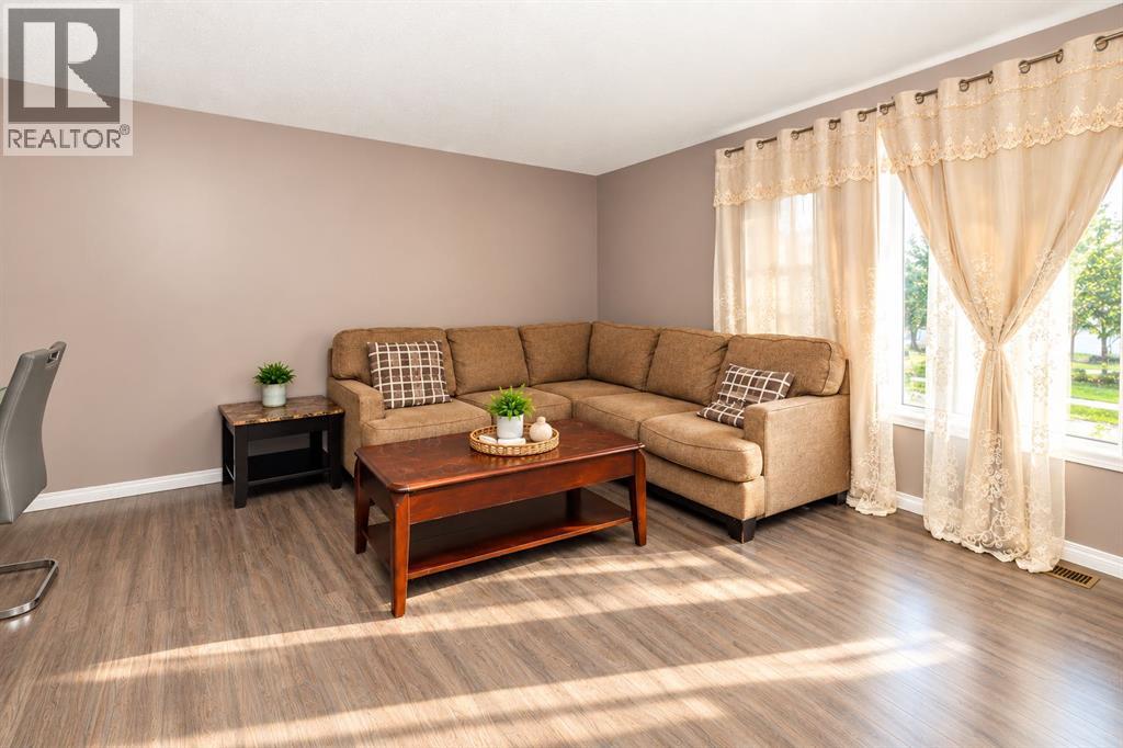 3341 Doverthorn Road Se, Calgary, Alberta  T2B 2H2 - Photo 9 - A2345269
