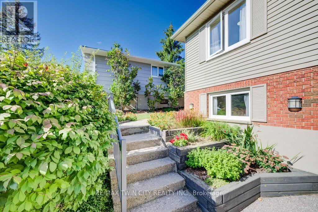 12 Cobblestone Street, Kitchener, Ontario  N2P 1T7 - Photo 6 - X13787126