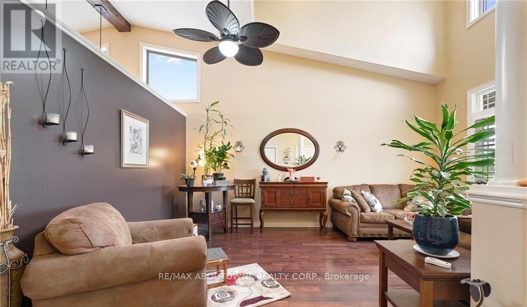 4015 Weinbrenner Road, Niagara Falls, Ontario  L2G 7X9 - Photo 2 - X13787218