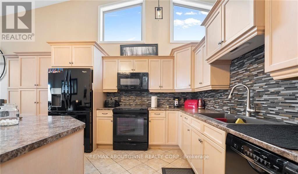 4015 Weinbrenner Road, Niagara Falls, Ontario  L2G 7X9 - Photo 6 - X13787218