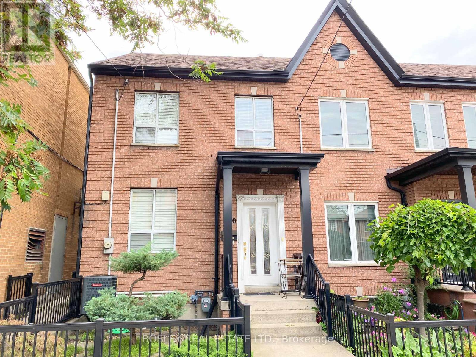 MAIN - 260 OSSINGTON AVENUE, Toronto, Ontario