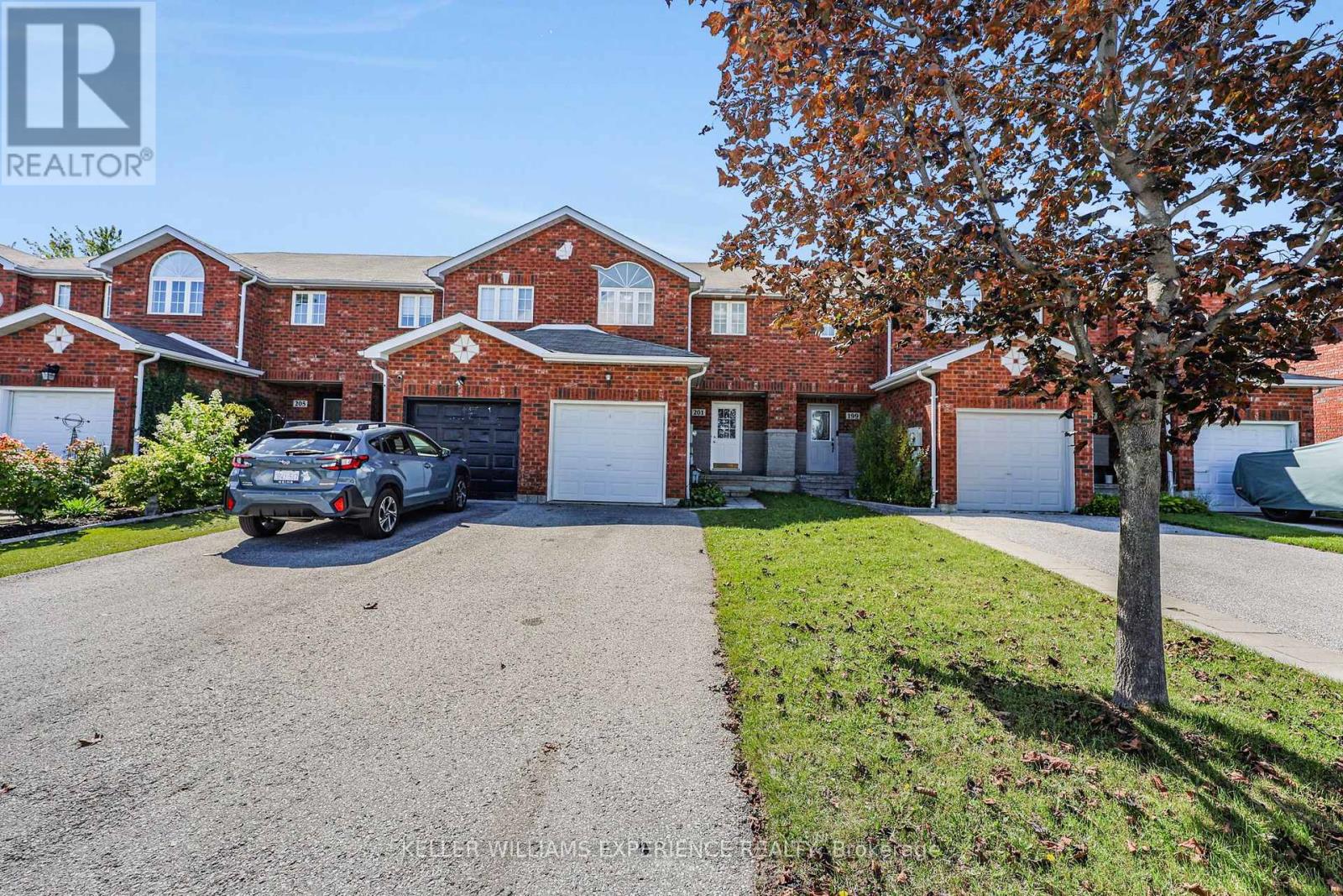 201 Stanley Street, Barrie, Ontario  L4M 6X9 - Photo 2 - S13779014