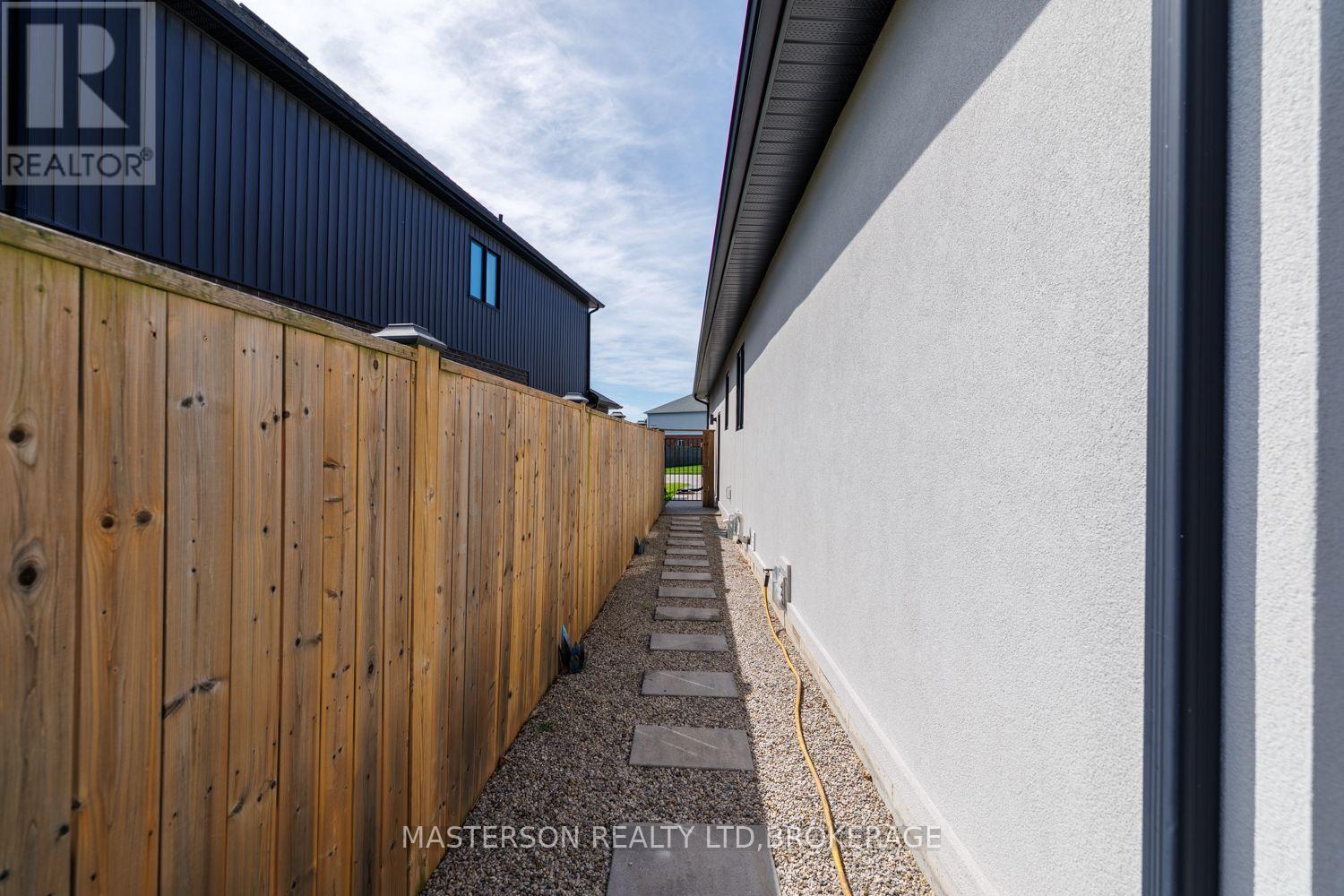 9373 Madison Crescent, Niagara Falls, Ontario  L2H 0M3 - Photo 41 - X13784086