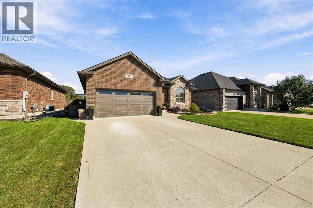 740 Remington Court, Sarnia, Ontario  N7S 0C4 - Photo 2 - 26022331