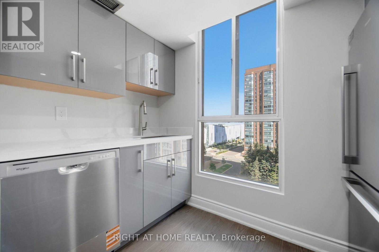 816 - 155 Hillcrest Avenue, Mississauga, Ontario  L5B 3Z2 - Photo 11 - W13777470