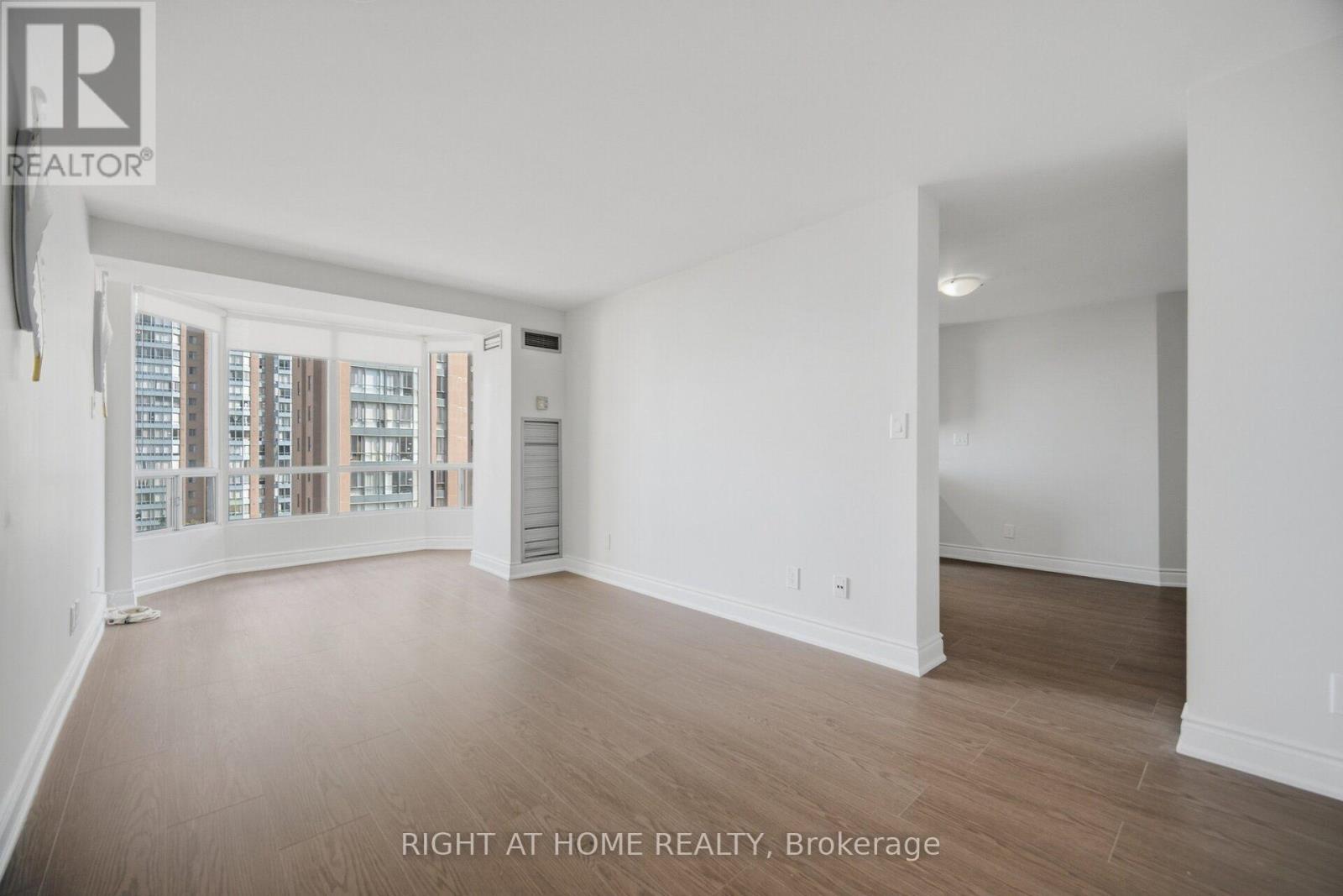 816 - 155 Hillcrest Avenue, Mississauga, Ontario  L5B 3Z2 - Photo 16 - W13777456