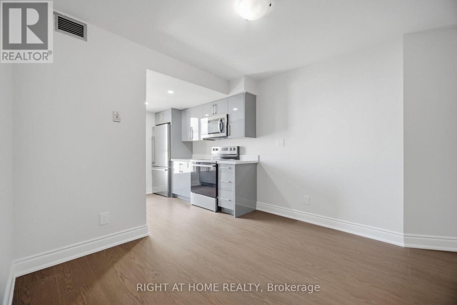 816 - 155 Hillcrest Avenue, Mississauga, Ontario  L5B 3Z2 - Photo 9 - W13777470