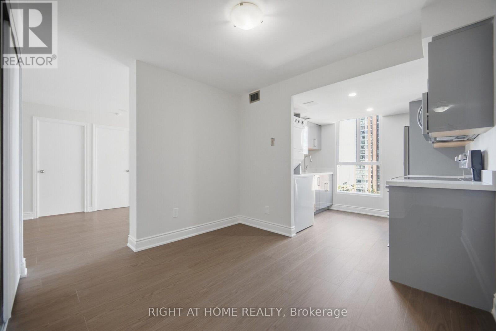 816 - 155 Hillcrest Avenue, Mississauga, Ontario  L5B 3Z2 - Photo 7 - W13777470