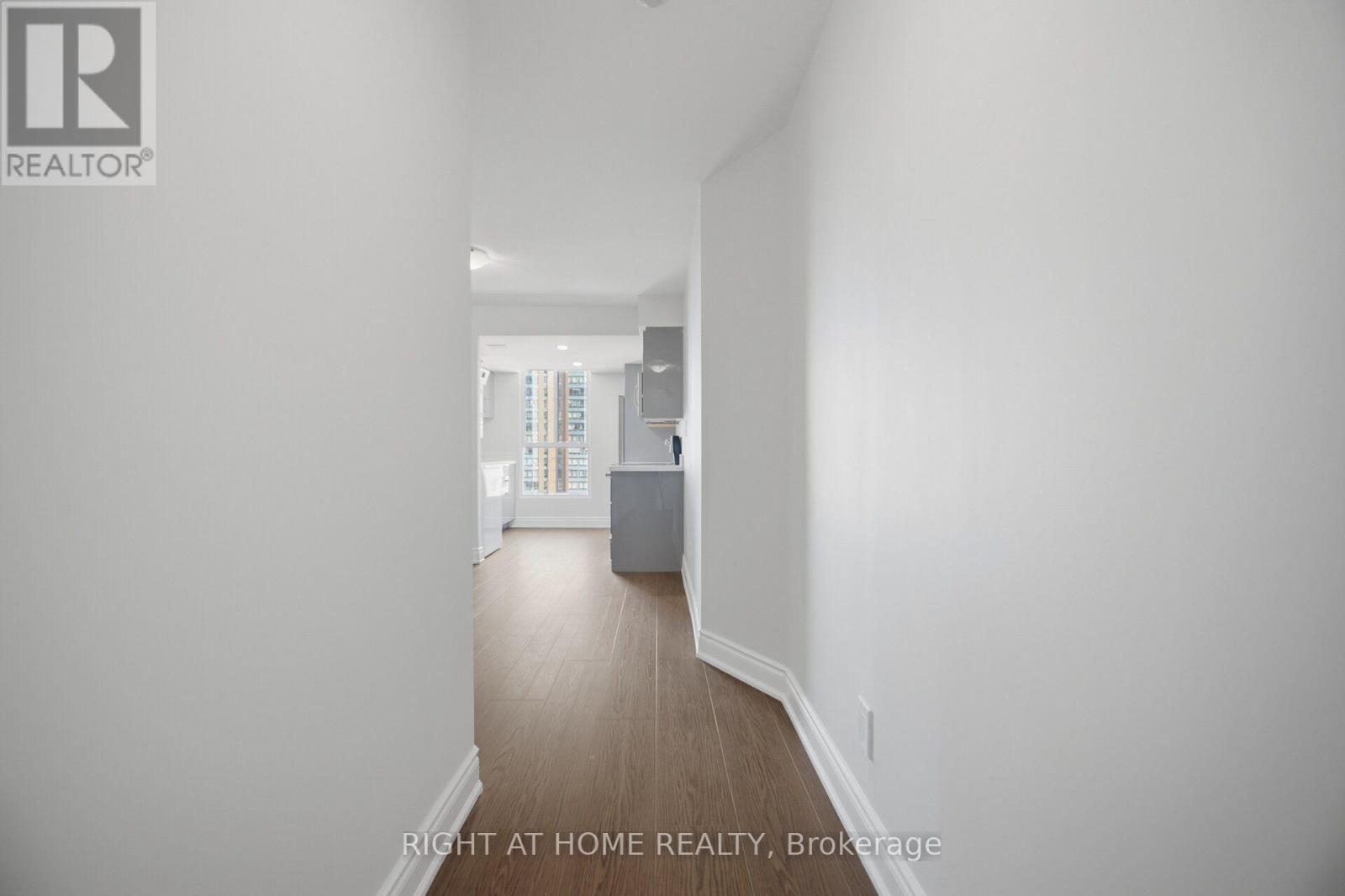 816 - 155 Hillcrest Avenue, Mississauga, Ontario  L5B 3Z2 - Photo 6 - W13777456