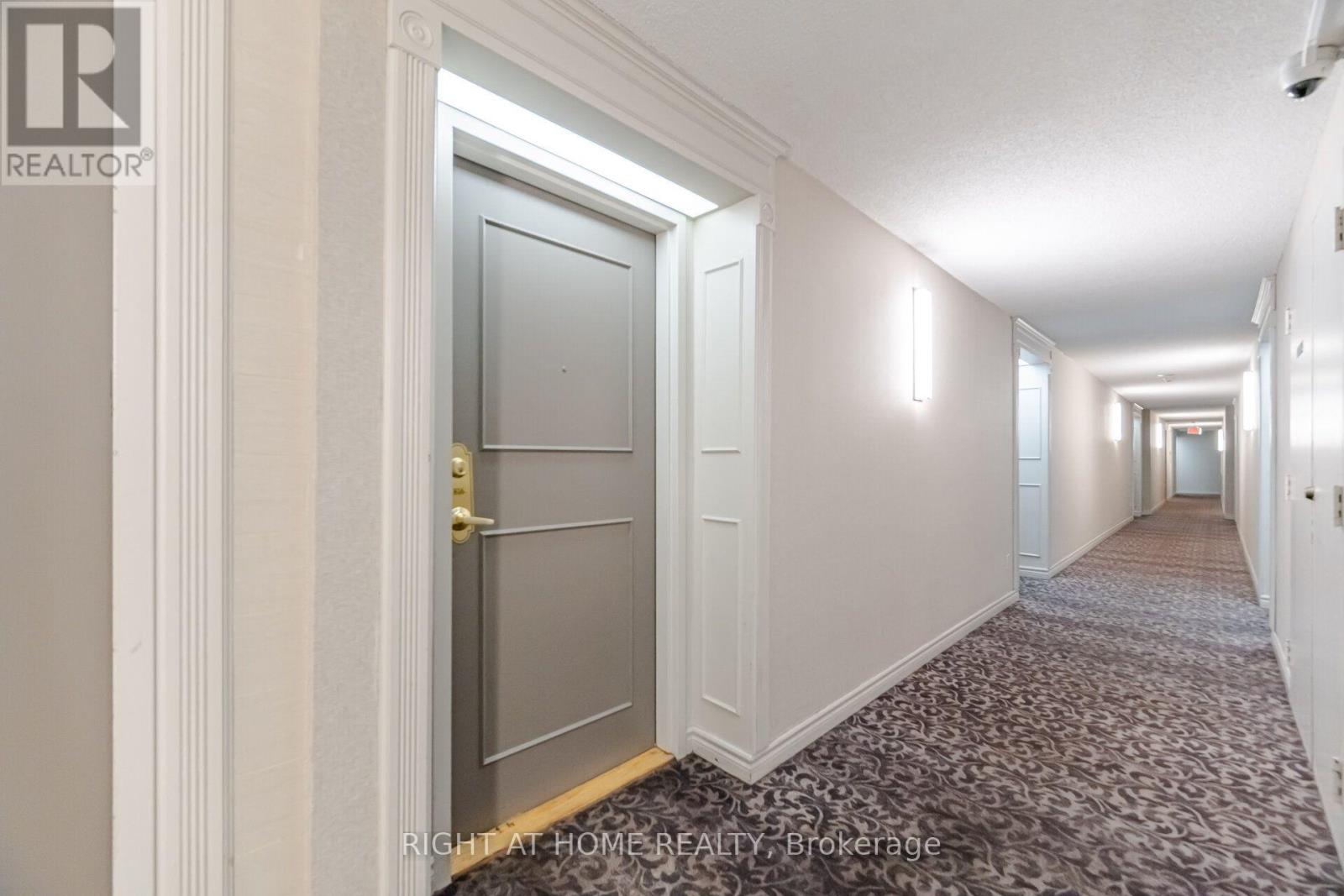 816 - 155 Hillcrest Avenue, Mississauga, Ontario  L5B 3Z2 - Photo 4 - W13777470