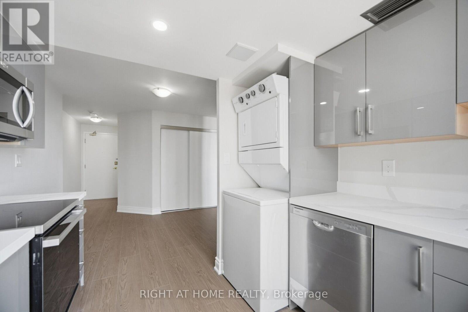 816 - 155 Hillcrest Avenue, Mississauga, Ontario  L5B 3Z2 - Photo 13 - W13777470